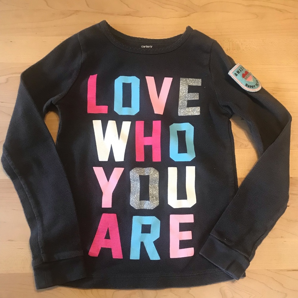 3/$15 🌸 Girls “Love Who You Are” Shirt